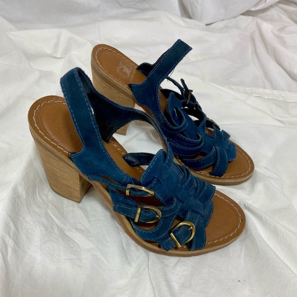 Gianni Bini Blue Swede Heeled shoe Size 8.5 - Picture 3 of 3